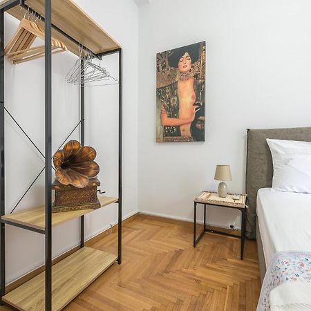 Andromar In The Heart Of Kolonaki Apartment เอเธนส์ ภายนอก รูปภาพ